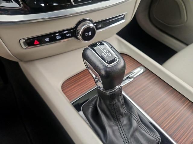 Photo of 2021 White Volvo S60