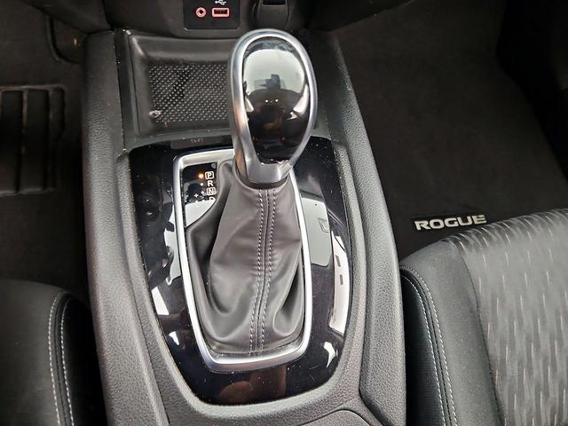 Photo of 2020 Silver Nissan Rogue