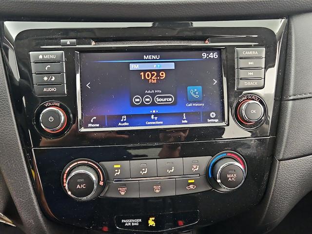 Photo of 2020 Silver Nissan Rogue