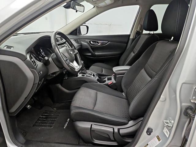 Photo of 2020 Silver Nissan Rogue