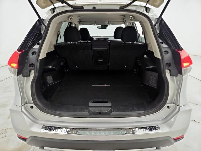 Photo of 2020 Silver Nissan Rogue