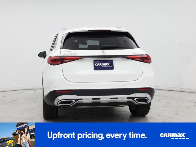 Photo of 2023 White Mercedes-Benz GLC 300