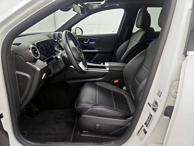 Photo of 2023 White Mercedes-Benz GLC 300