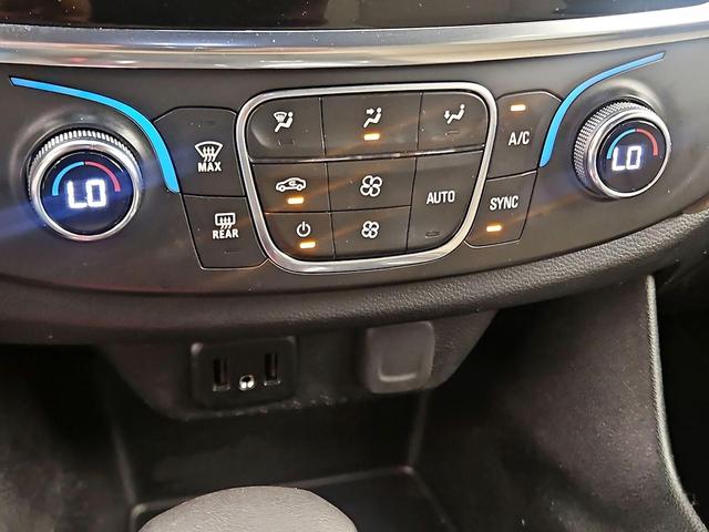 Photo of 2022 Black Chevrolet Traverse