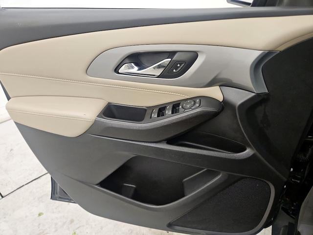 Photo of 2022 Black Chevrolet Traverse