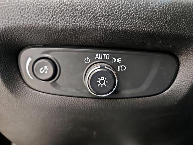 Photo of 2022 Black Chevrolet Traverse