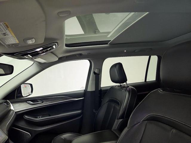 Photo of 2021 Black Jeep Grand Cherokee L