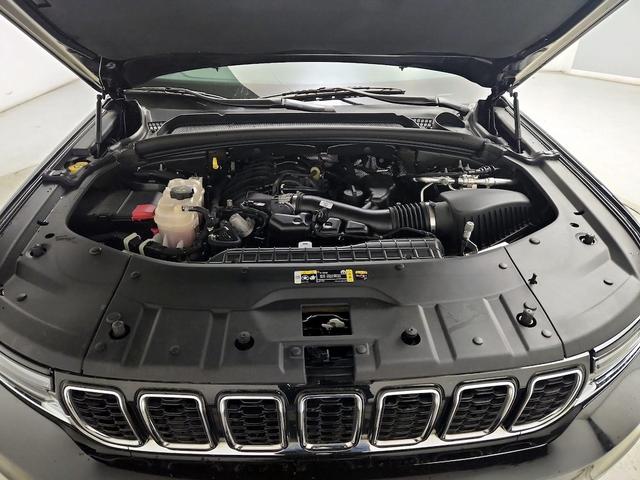 Photo of 2021 Black Jeep Grand Cherokee L