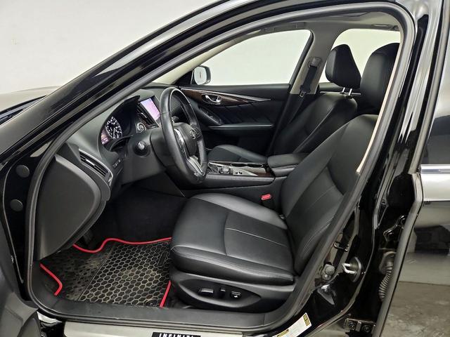 Photo of 2019 Black INFINITI Q50