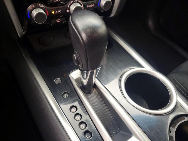 Photo of 2014 Silver Nissan Pathfinder