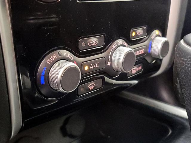 Photo of 2014 Silver Nissan Pathfinder