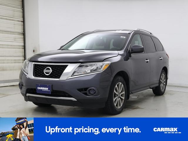 Photo of 2014 Silver Nissan Pathfinder