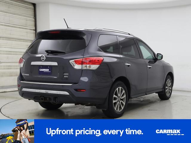 Photo of 2014 Silver Nissan Pathfinder