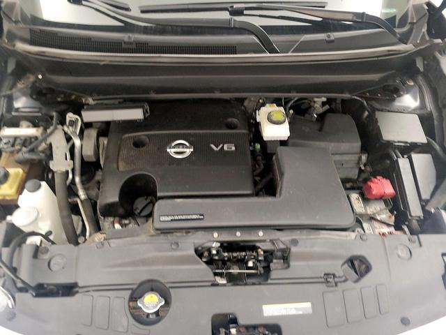 Photo of 2014 Silver Nissan Pathfinder