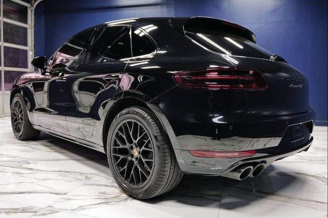 Photo of 2017 Black Porsche Macan