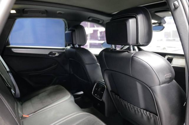 Photo of 2017 Black Porsche Macan