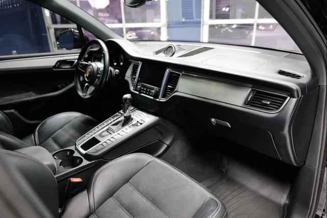 Photo of 2017 Black Porsche Macan