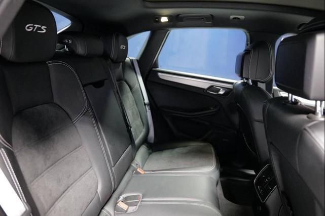 Photo of 2017 Black Porsche Macan