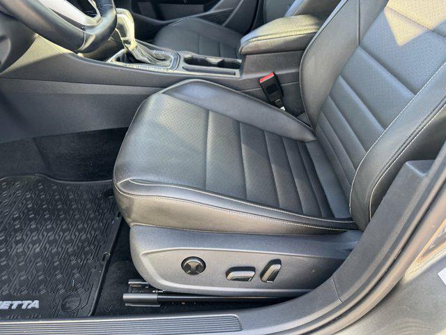 Photo of 2022 Platinum Gray Metallic Volkswagen Jetta