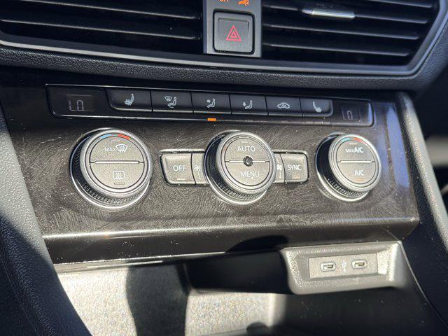 Photo of 2022 Platinum Gray Metallic Volkswagen Jetta