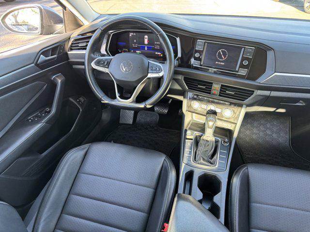 Photo of 2022 Platinum Gray Metallic Volkswagen Jetta