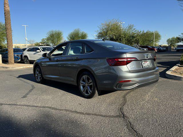 Photo of 2022 Platinum Gray Metallic Volkswagen Jetta