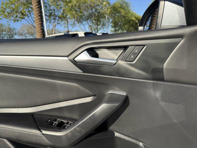 Photo of 2022 Platinum Gray Metallic Volkswagen Jetta