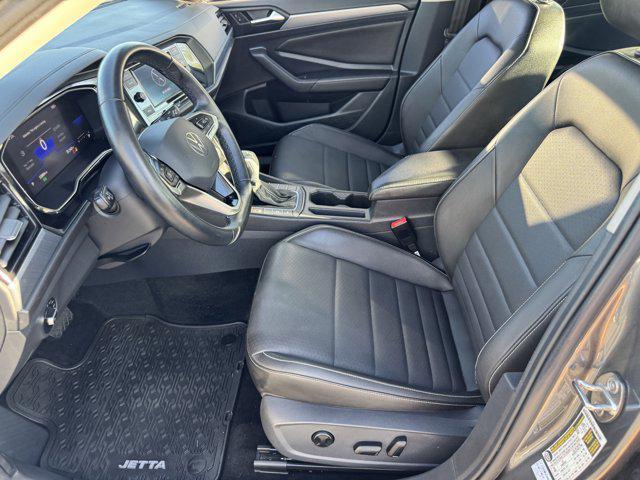 Photo of 2022 Platinum Gray Metallic Volkswagen Jetta