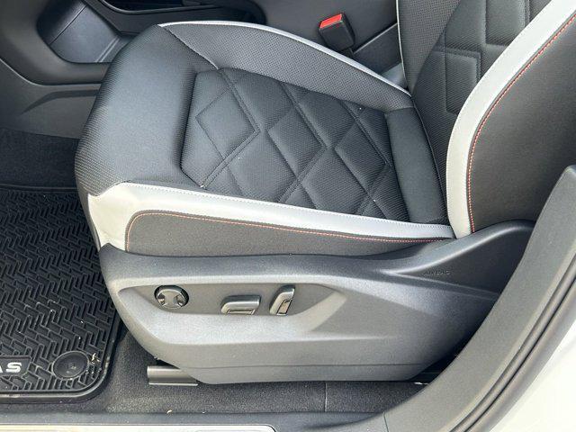 Photo of 2025 Pure White Volkswagen Atlas