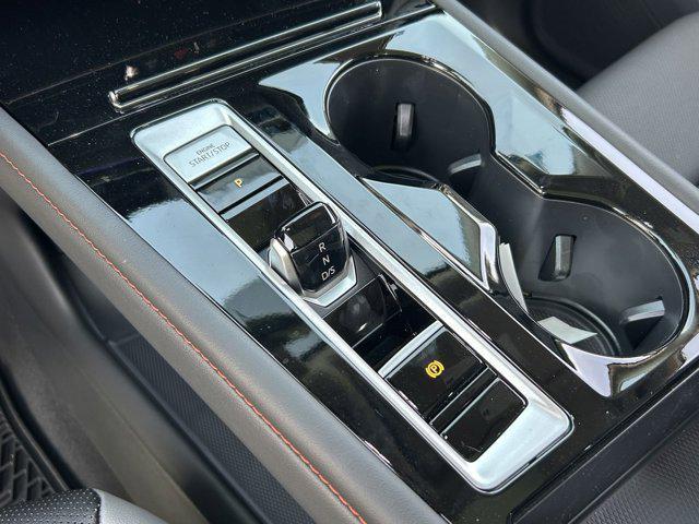 Photo of 2025 Pure White Volkswagen Atlas