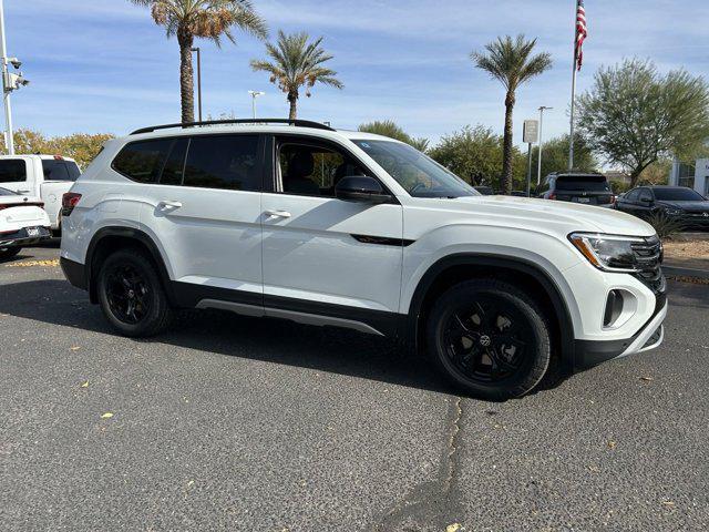 Photo of 2025 Pure White Volkswagen Atlas