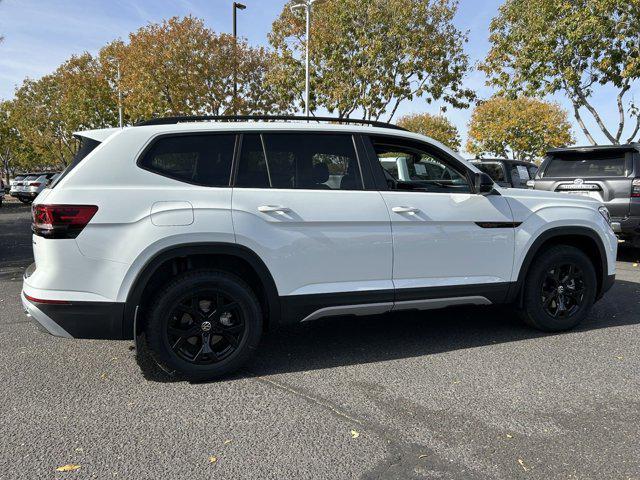Photo of 2025 Pure White Volkswagen Atlas