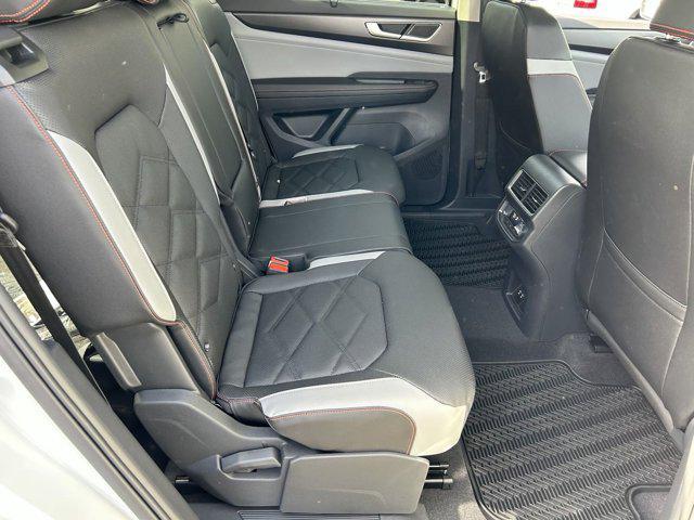 Photo of 2025 Pure White Volkswagen Atlas