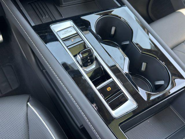 Photo of 2025 Platinum Gray Metallic Volkswagen Atlas