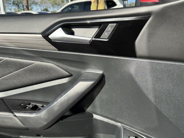 Photo of 2023 Kings Red Metallic Volkswagen Jetta
