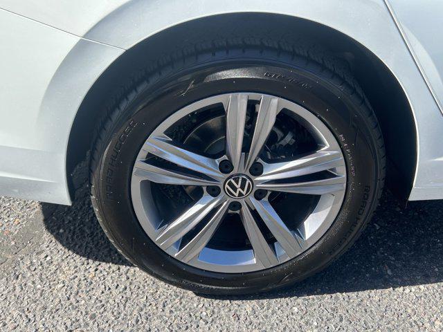 Photo of 2023 Opal White Pearl Volkswagen Jetta