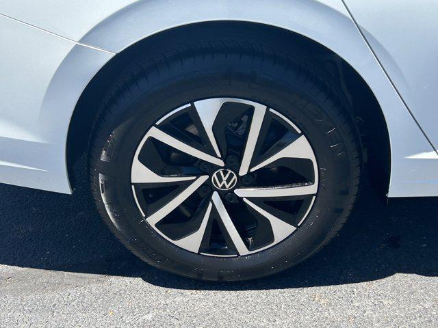 Photo of 2025 Pure White Volkswagen Jetta