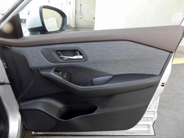 Photo of 2023 Brilliant Silver Metallic Nissan Rogue