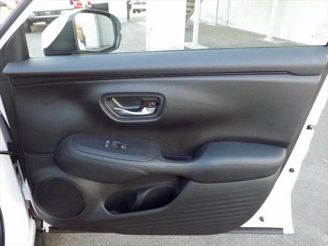 Photo of 2024 Platinum White Pearl Honda HR-V