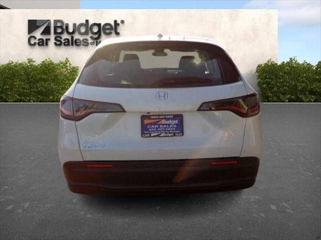 Photo of 2024 Platinum White Pearl Honda HR-V