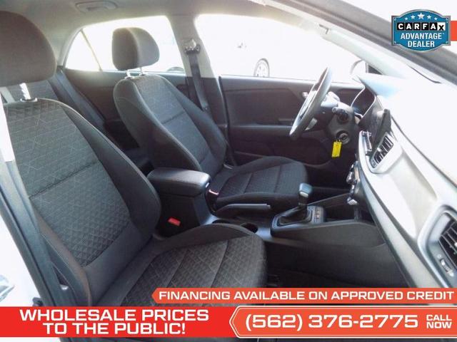 Photo of 2021 Clear White Kia Rio
