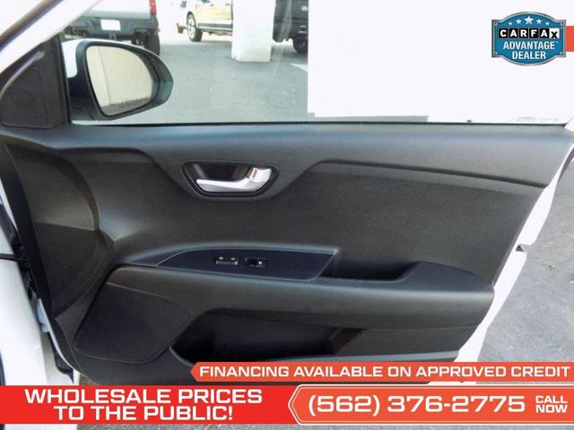 Photo of 2021 Clear White Kia Rio