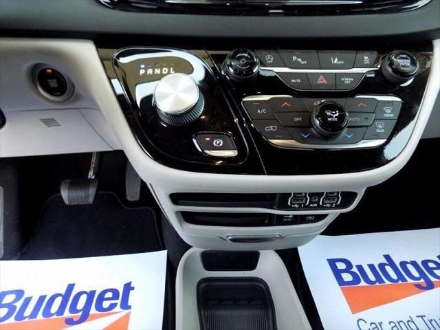 Photo of 2022 Gray Chrysler Pacifica