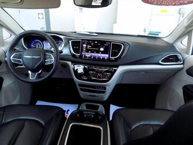 Photo of 2022 Gray Chrysler Pacifica