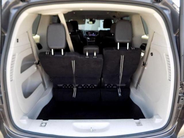Photo of 2022 Gray Chrysler Pacifica