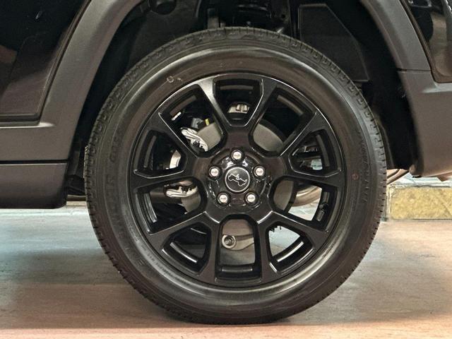 Photo of 2025 Diamond Black Crystal Pearlcoat Jeep Compass