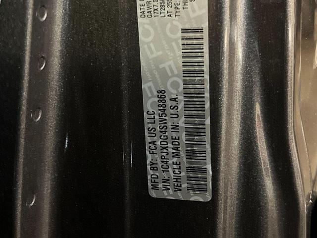 Photo of 2025 Diamond Black Crystal Pearlcoat Jeep Compass
