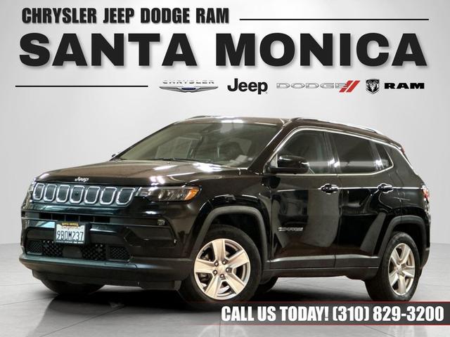Photo of 2022 Diamond Black Crystal Pearlcoat Jeep Compass