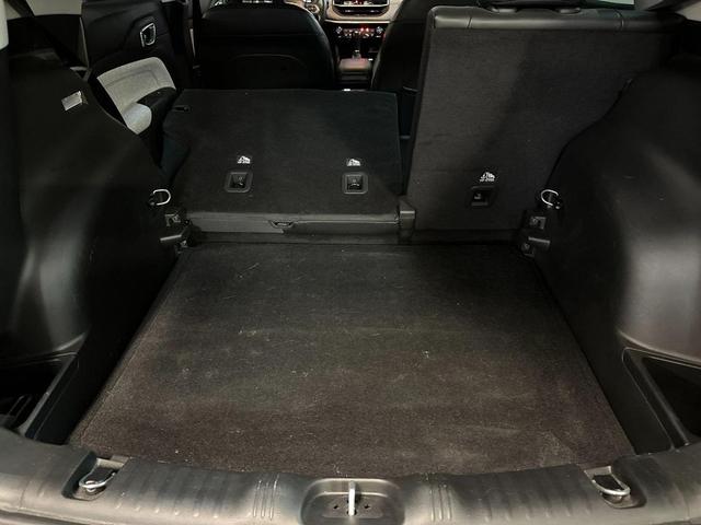 Photo of 2022 Diamond Black Crystal Pearlcoat Jeep Compass