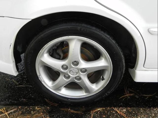 Photo of 2002 Pure White Mazda Protege5
